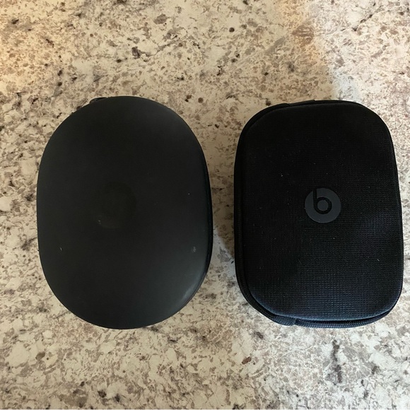 Beats By Dre Carrying CASE ONLY for Beats Studio Headphones Black Zipper 2pk - Picture 1 of 5